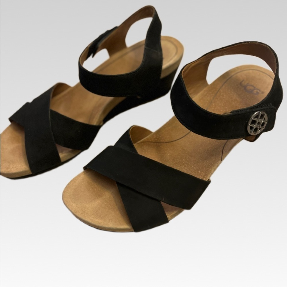 UGG Women's  suede Elegant Black Sandals size 6.5